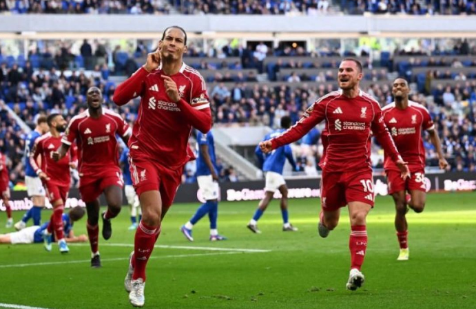 Van Dijk Pecahkan Jantung Derby Merseyside di Menit 100, Liverpool Kokoh Mengincar Liga Champions