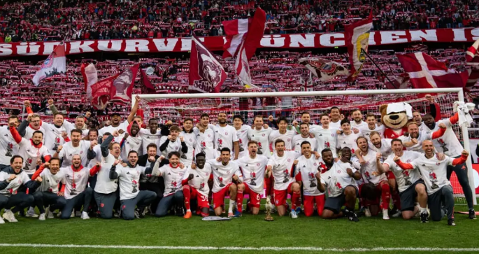 Tiga Gol dalam Tujuh Menit dan Satu Gelar ke-35: Bayern Munich Kembali Berdiri di Puncak Bundesliga